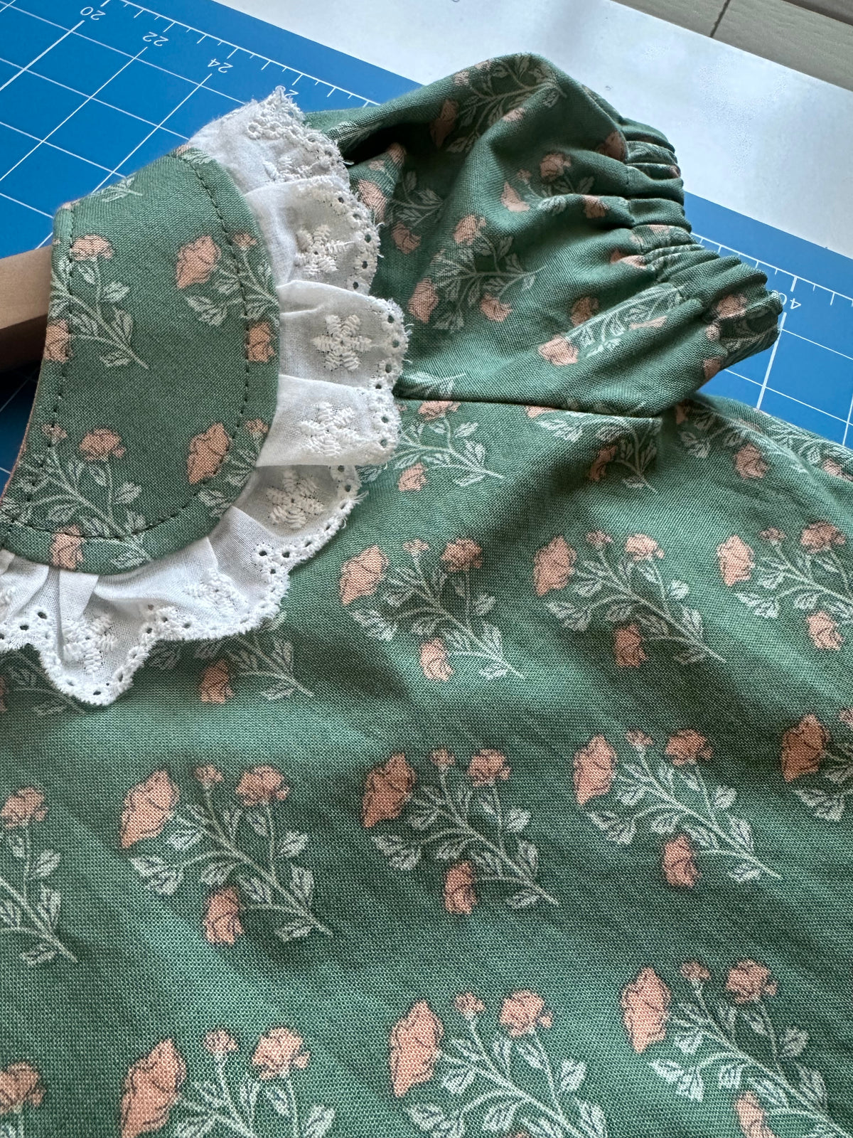 Wendy Pocket Dress - Sage Stems